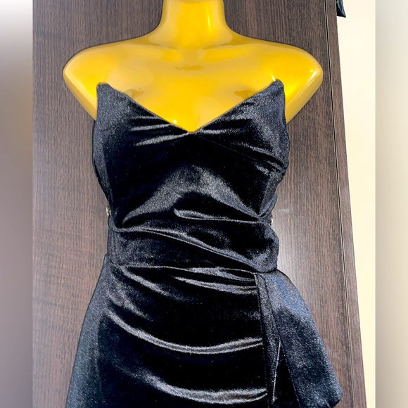 Velvet Mini Dress🖤 - Picture 3 of 9